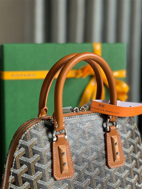 goyard vendome purse review.